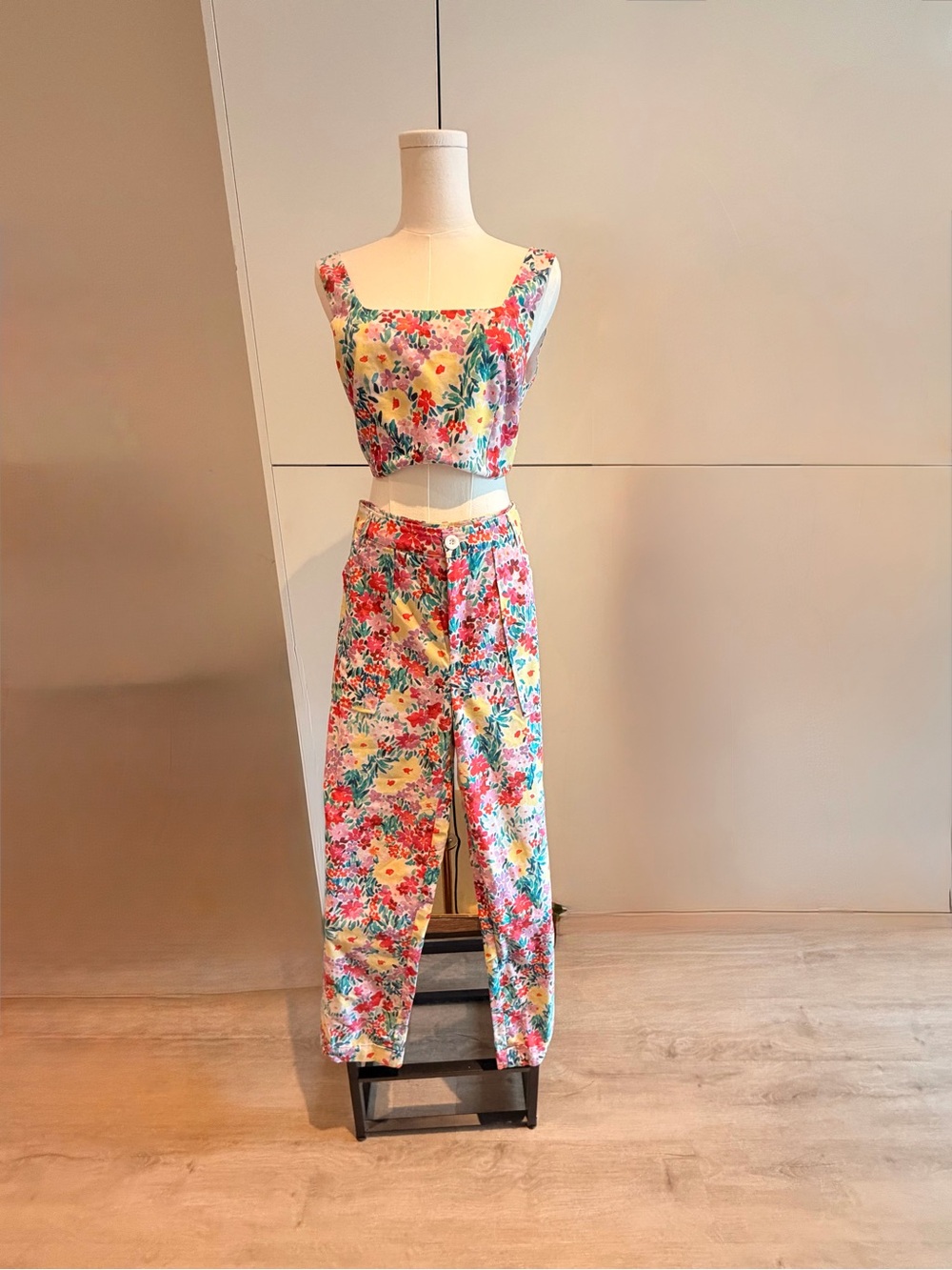 Floral Matching Set with High-waisted Straight-Leg Pant